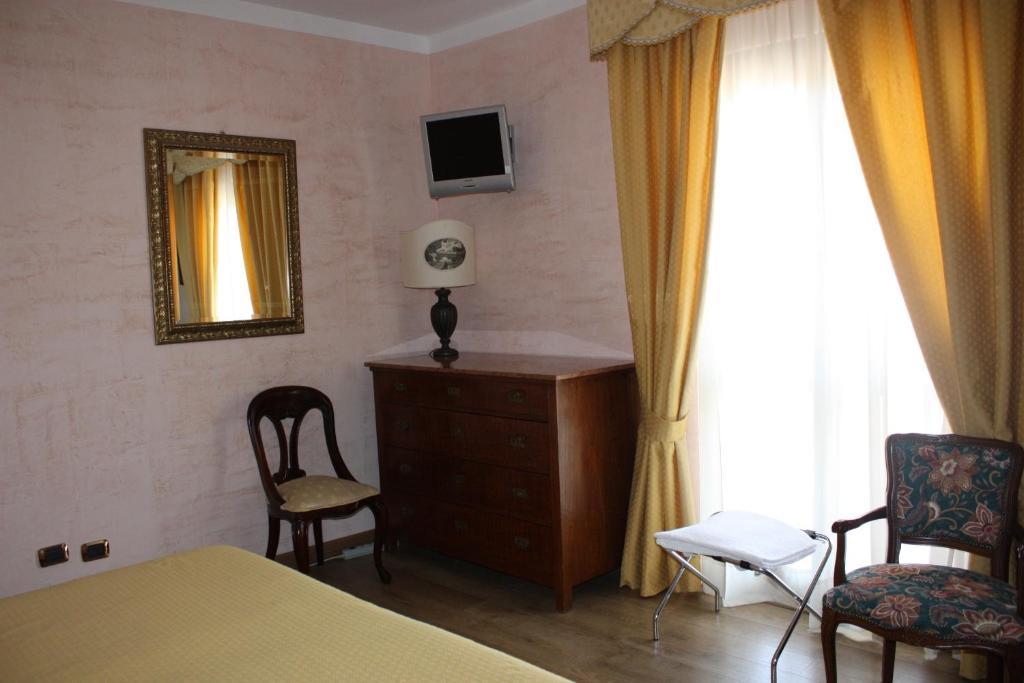 Hotel Sant'Agostino Paola Room photo